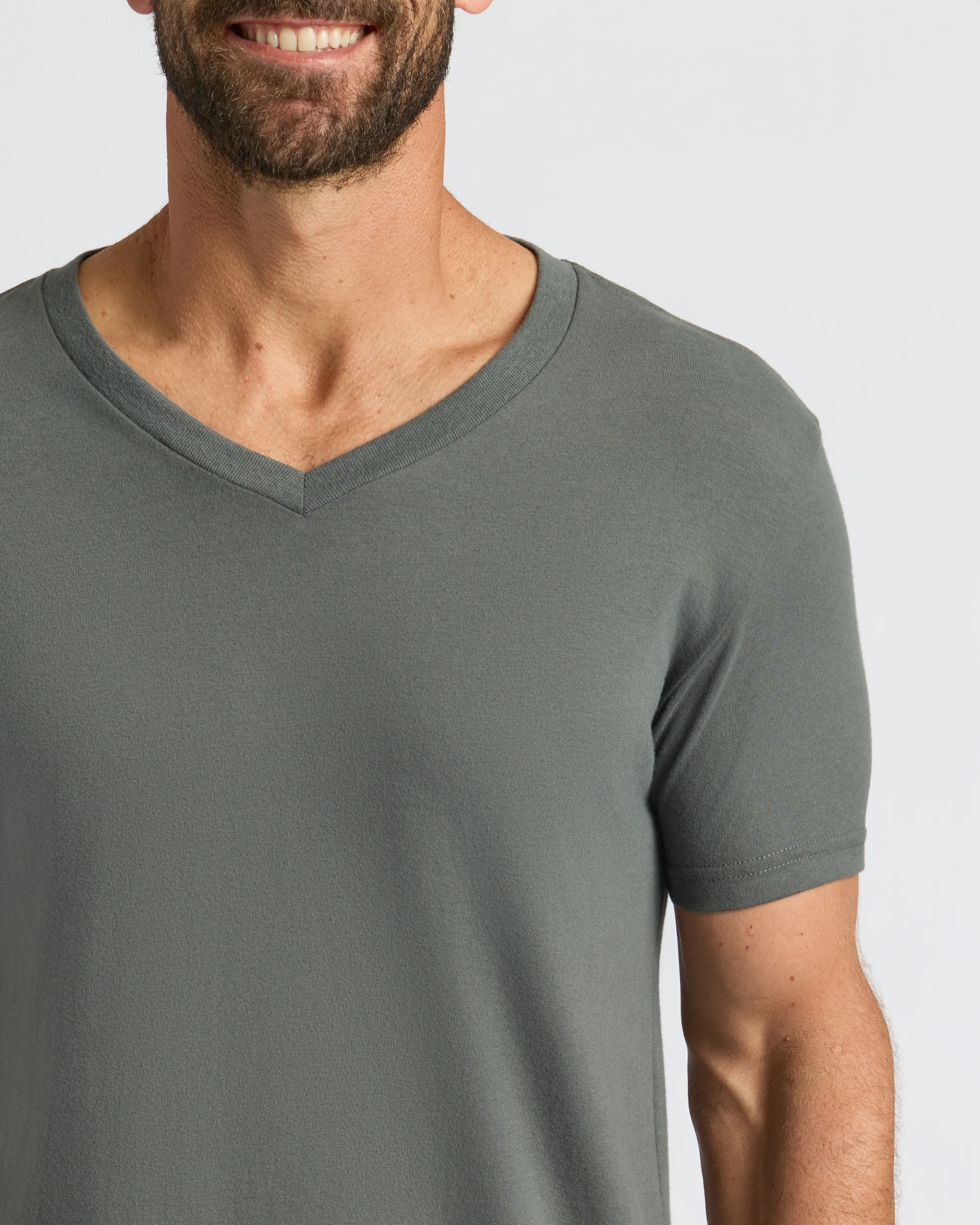 Carbon Classic V-Neck - Image 5